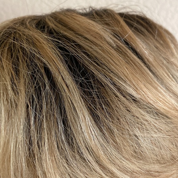 Honey Blonde Tapered Pixie Bob Dark Roots Synthetic Wig Feminine One Size Chic - Picture 13 of 14